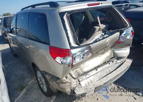 2010 Toyota Sienna Xle z USA, uszkodzony, nr VIN 5TDYK4CC5AS307821